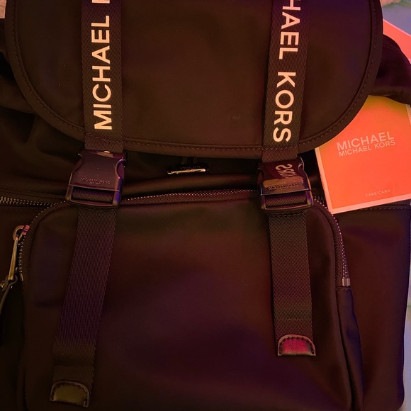 Michael kors large flap backpack - Picture 2 of 4